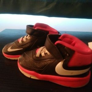 Toddler girl nike shoes